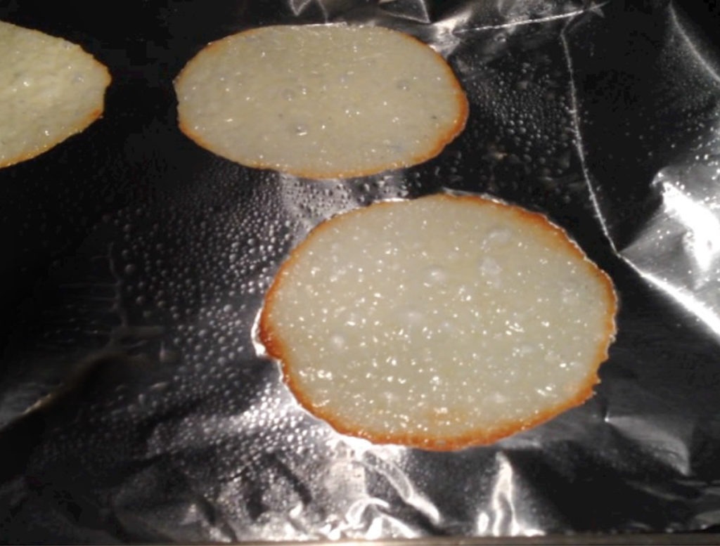 DiLusso_cheese_crisps_features_secondary
